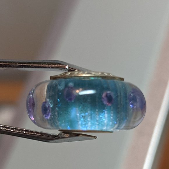 Chamelia glass charm - Picture 2 of 3